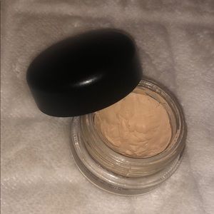 MAC prolongwear paintpot Soft Ochre